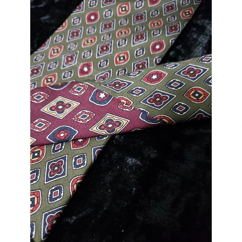 Vintage Tommy Hilfiger Two Tone Designer Mens Neck Tie Green Red Career Wear USA